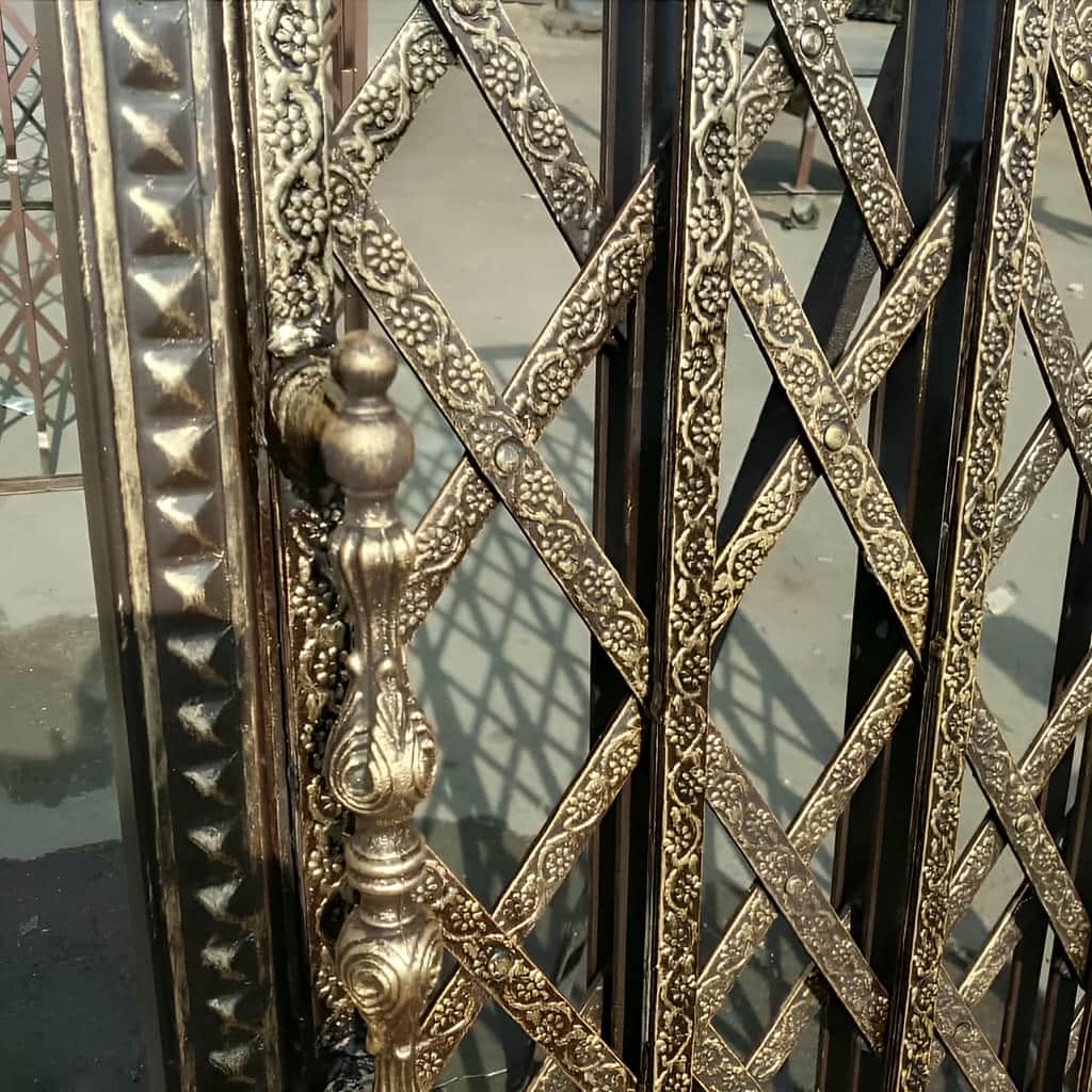 7 طرح درب آکاردئونی سلطنتی گل دار