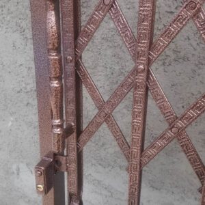 9 مدل درب آکاردئونی شیک قفل دار