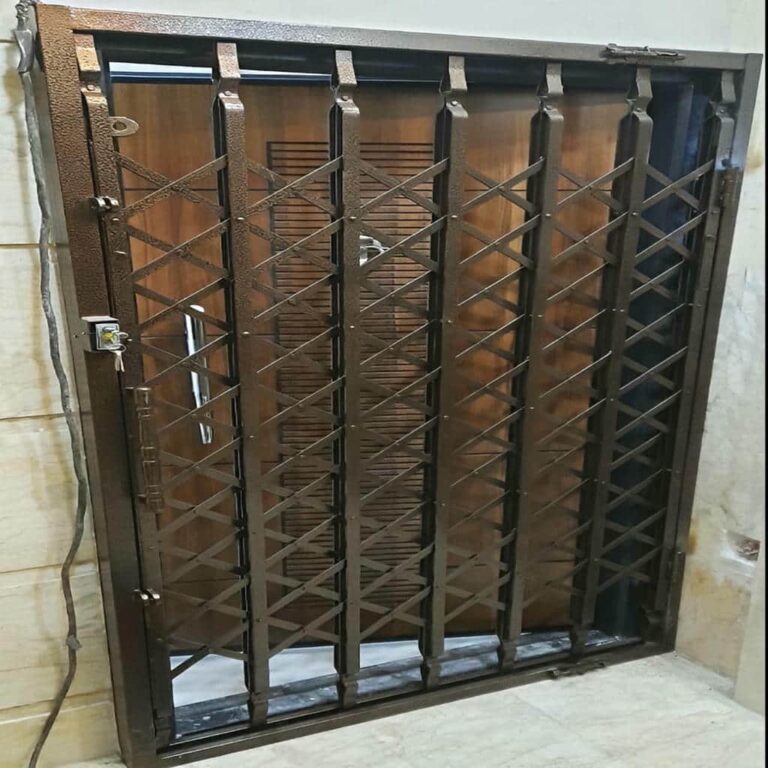 حفاظ پشت درب آپارتمان فلزی