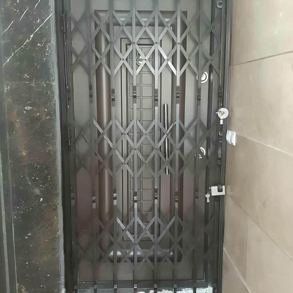حفاظ پشت درب آپارتمان اتصالات مقاوم