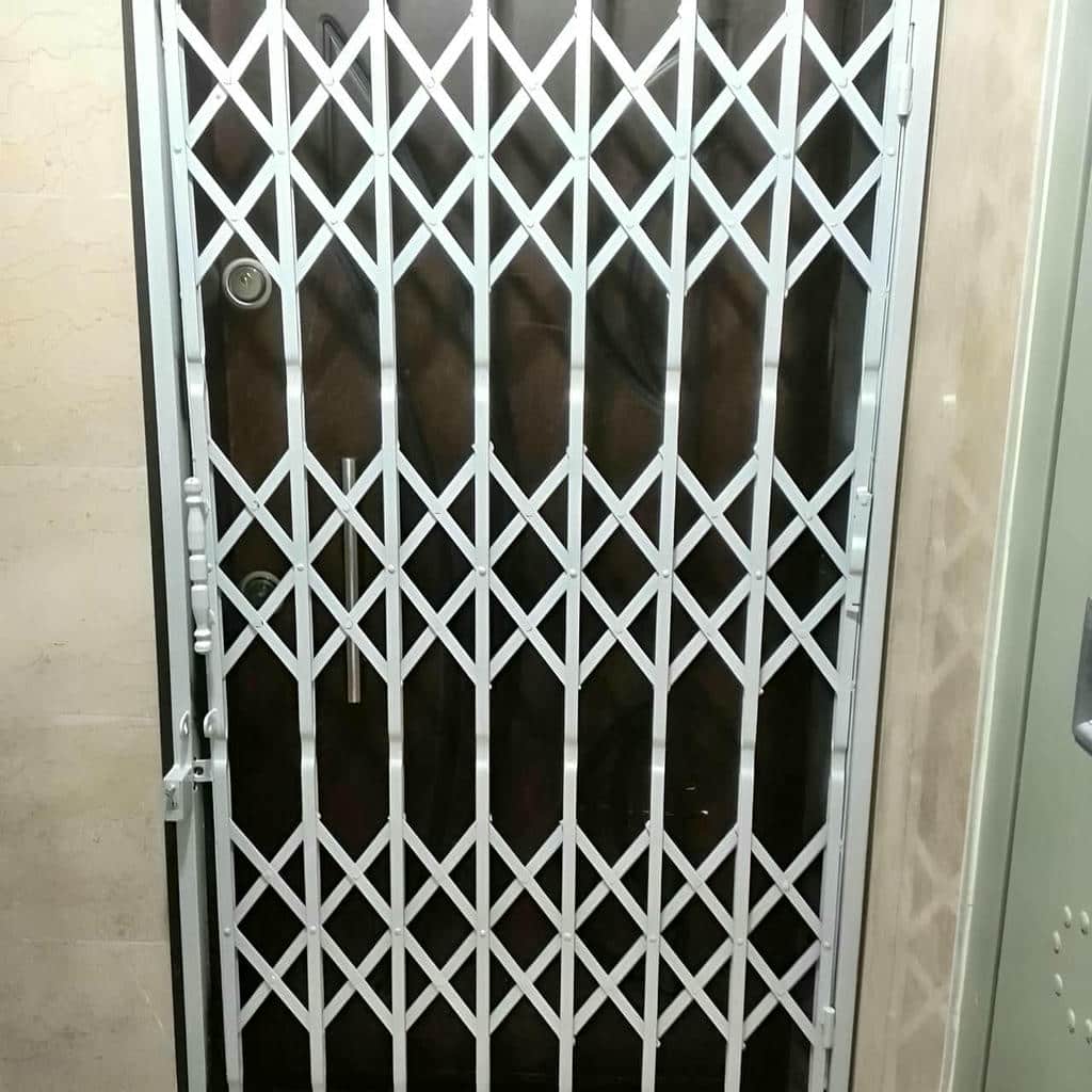 حفاظ جمع شونده ورودی ساختمان مدرن