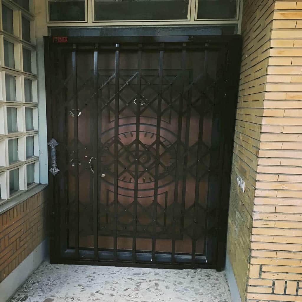 حفاظ پشت درب آپارتمان مدل آکاردئونی