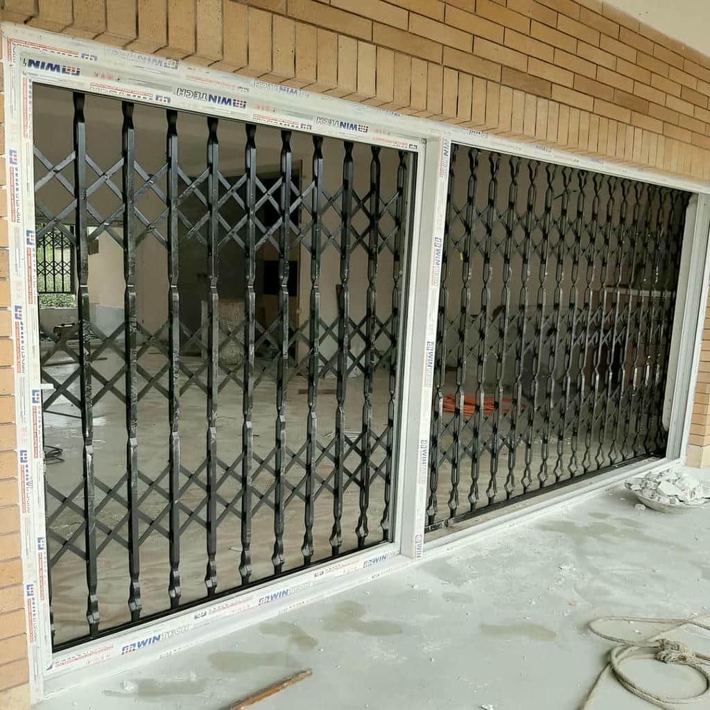حفاظ درب ضد سرقت فلزی ورودی ساختمان