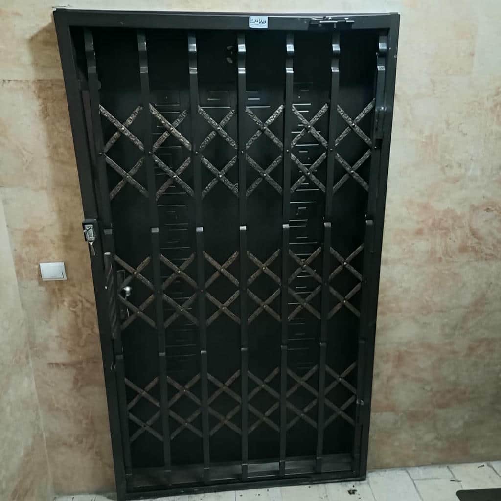محافظ درب آپارتمان فلزی ورودی ساختمان