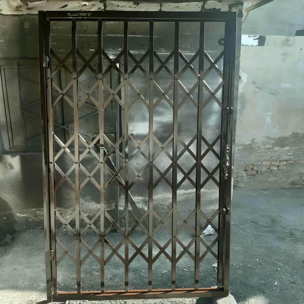 حفاظ درب ورودی هماهنگ با نما