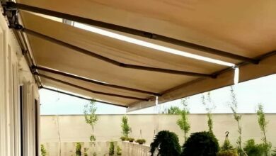 سایبان برقی بازویی با پوشش مقاوم برای تراس خانه