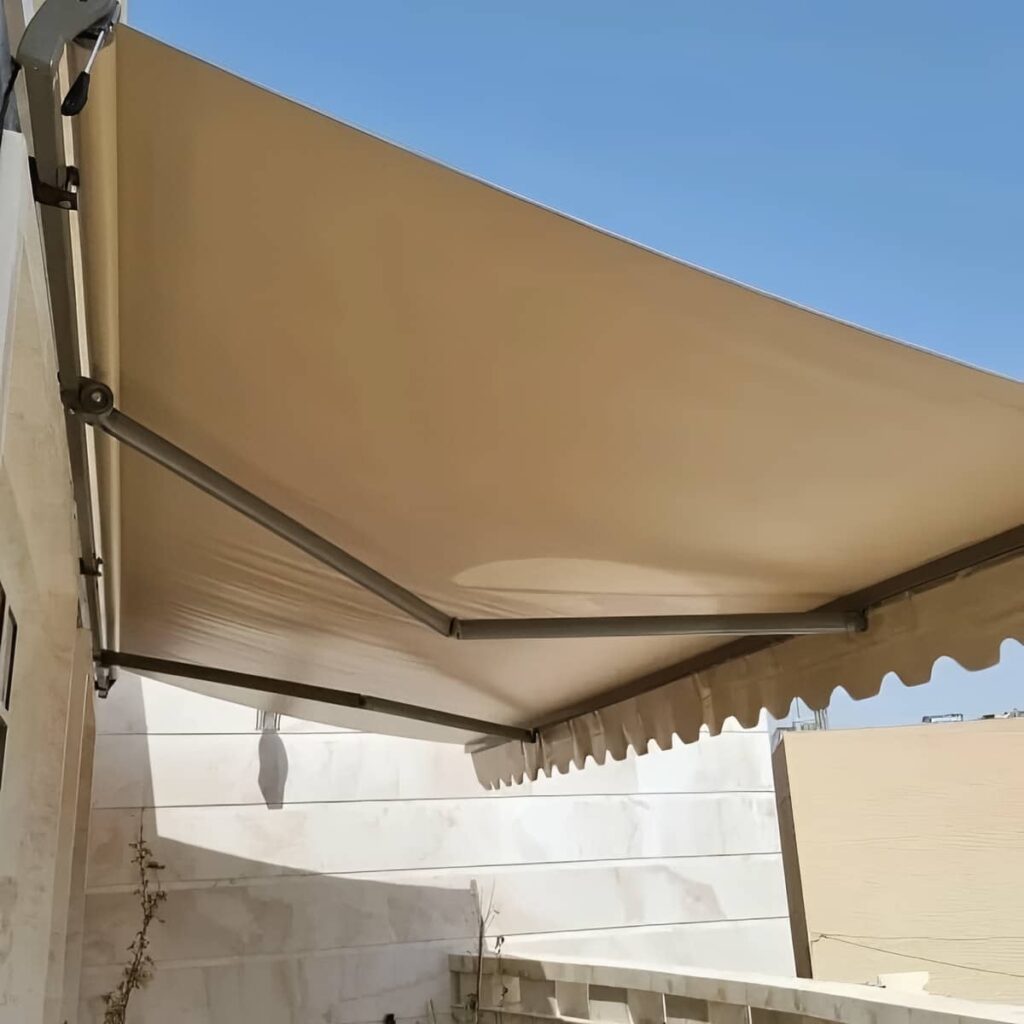 سایبان بازویی تاشو برای تراس ساختمان