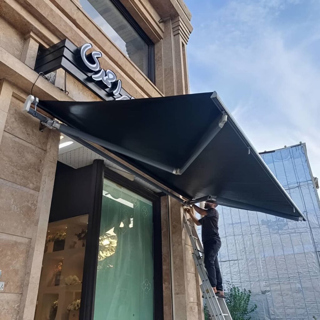 سایبان پارکینگ بازویی در فضای باز