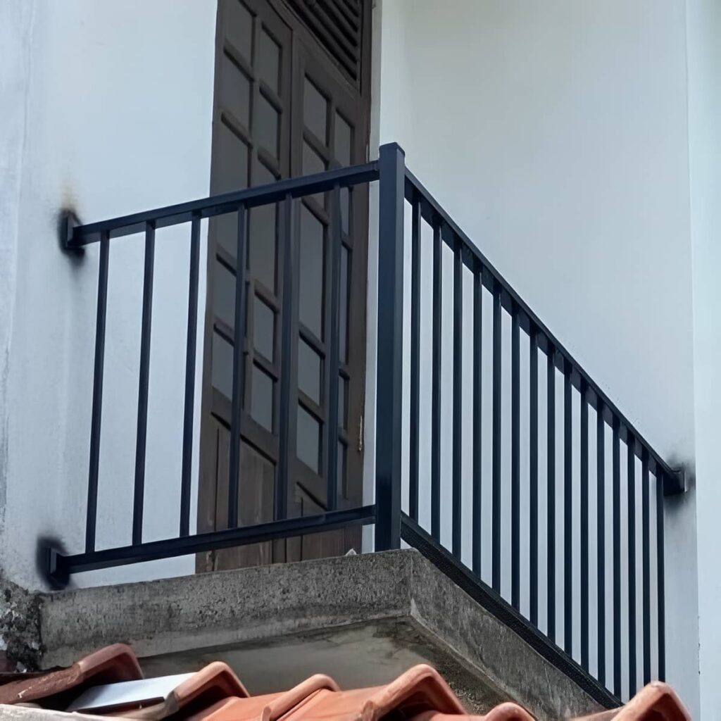 نرده چوبی راه پله با دست انداز کلاسیک