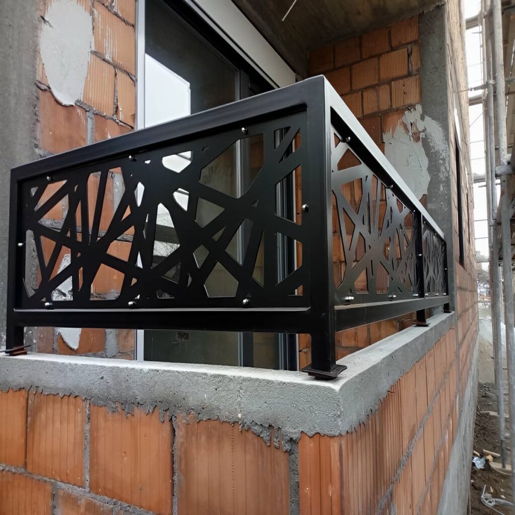 نرده کلاسیک بالکن با ابعاد سفارشی