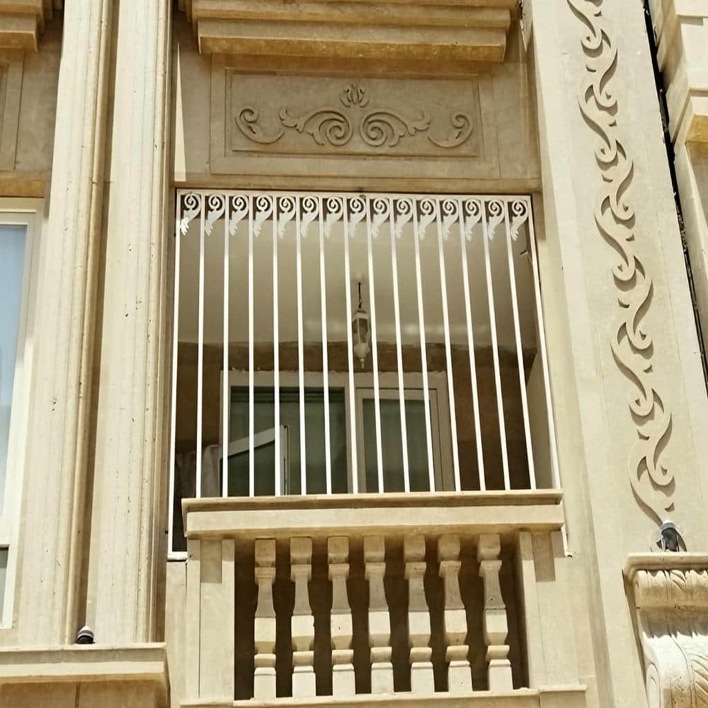 نرده پنجره فرفورژه با طراحی فلزی