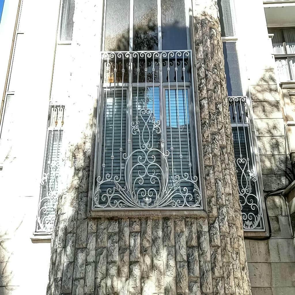 حفاظ پنجره فرفورژه آهنی سفارشی
