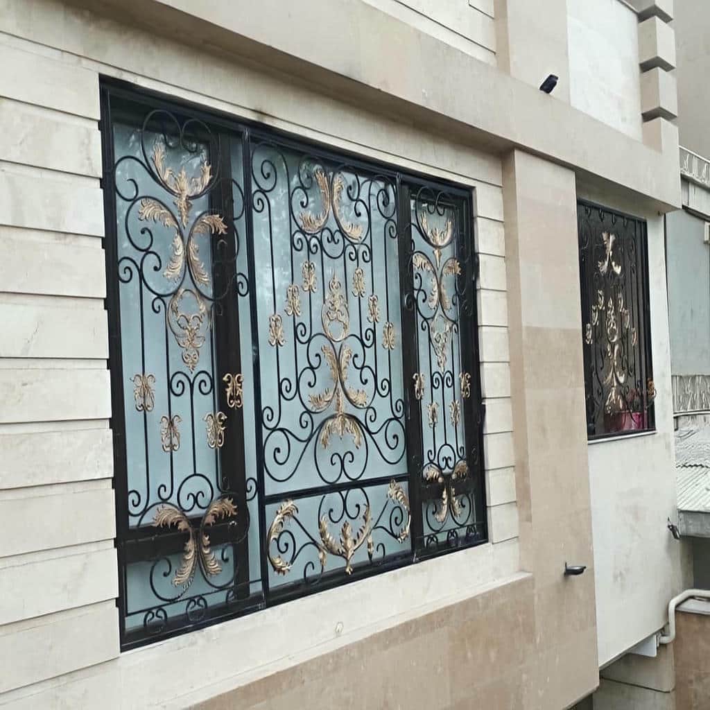 حفاظ پنجره فرفورژه با طرح کلاسیک