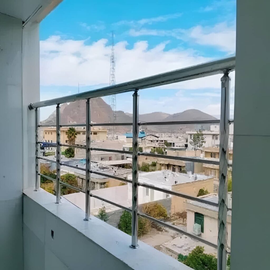 نرده بالکن ویلایی هماهنگ با تراس