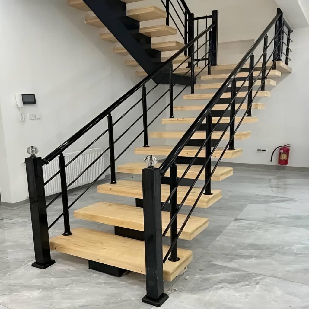 نرده استیل راه پله با طراحی مدرن ورودی