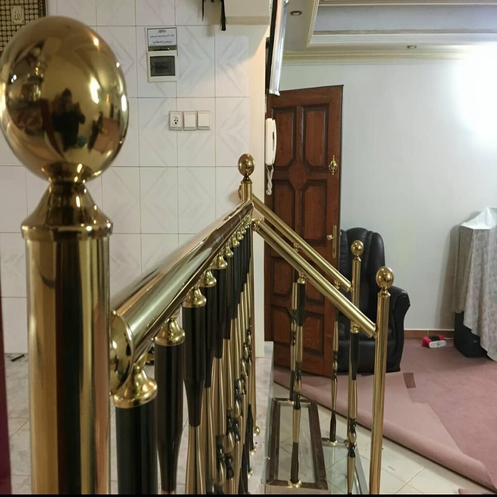 نرده استیل بالکن هماهنگ با نمای ساختمان