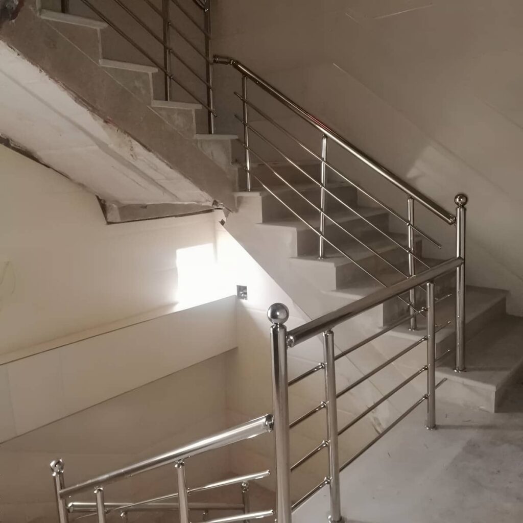 نرده استیل بالکن با متریال مقاوم