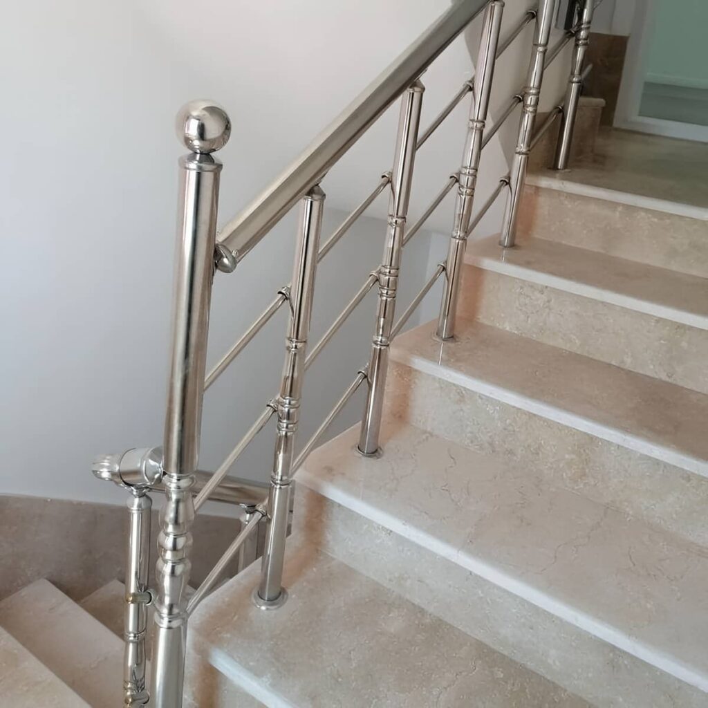 نرده استیل راه پله با دستگیره فلزی