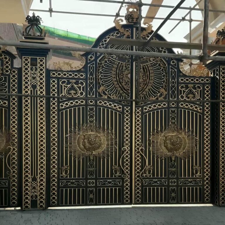 درب لاکچری حیاط فلزی با طراحی اختصاصی