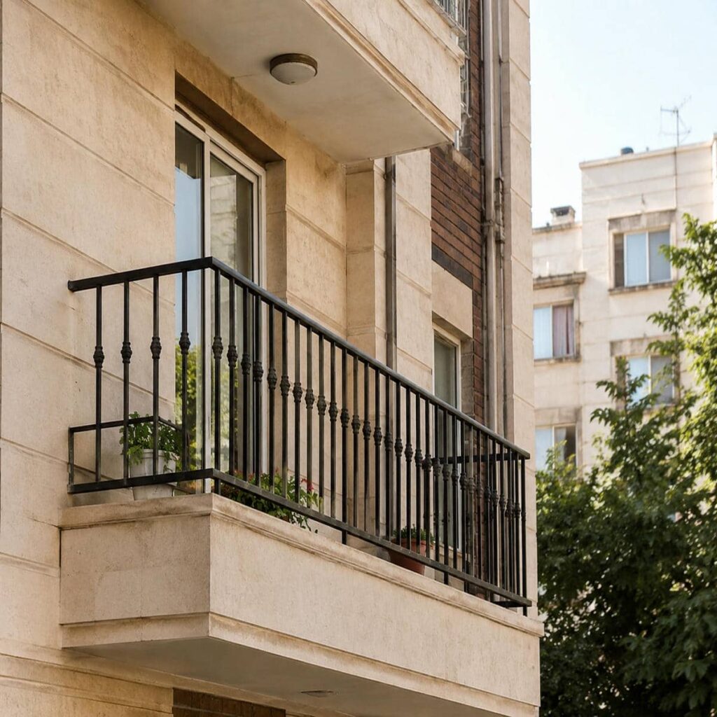 نرده کلاسیک بالکن با طراحی فلزی لوکس