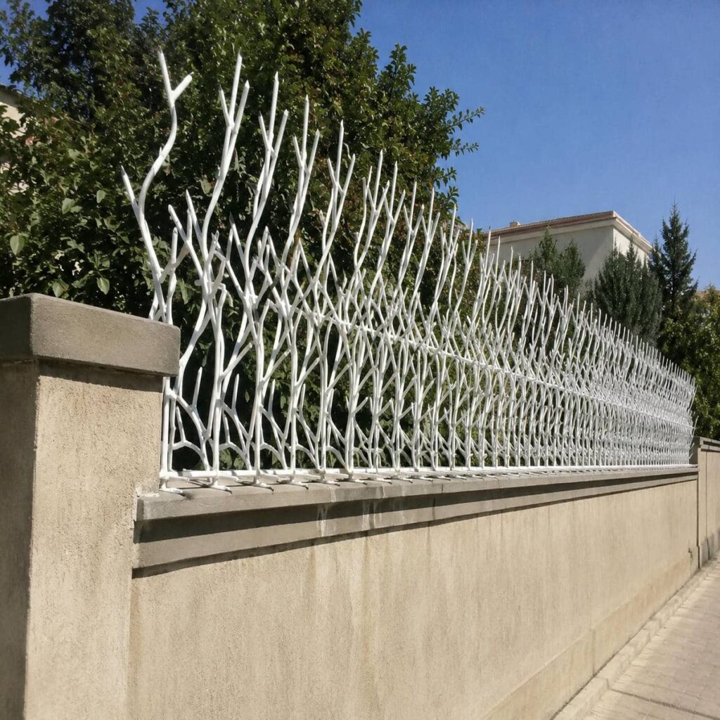 حفاظ دیوار نصب شده روی دیوار ساختمان حفاظ دیوار نصب شده روی دیوار ساختمان