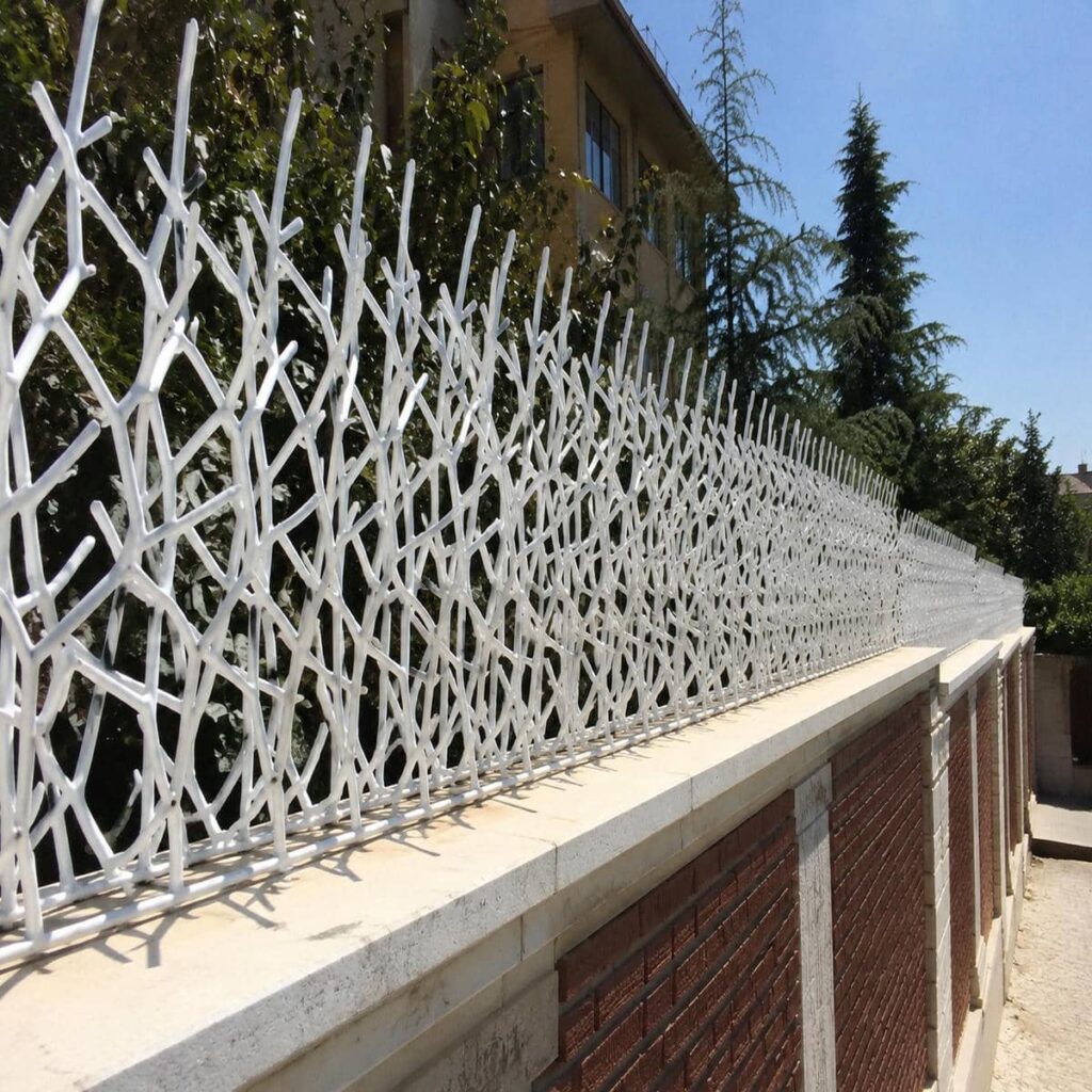 حفاظ دیوار حیاط مدل سرنیزه ای