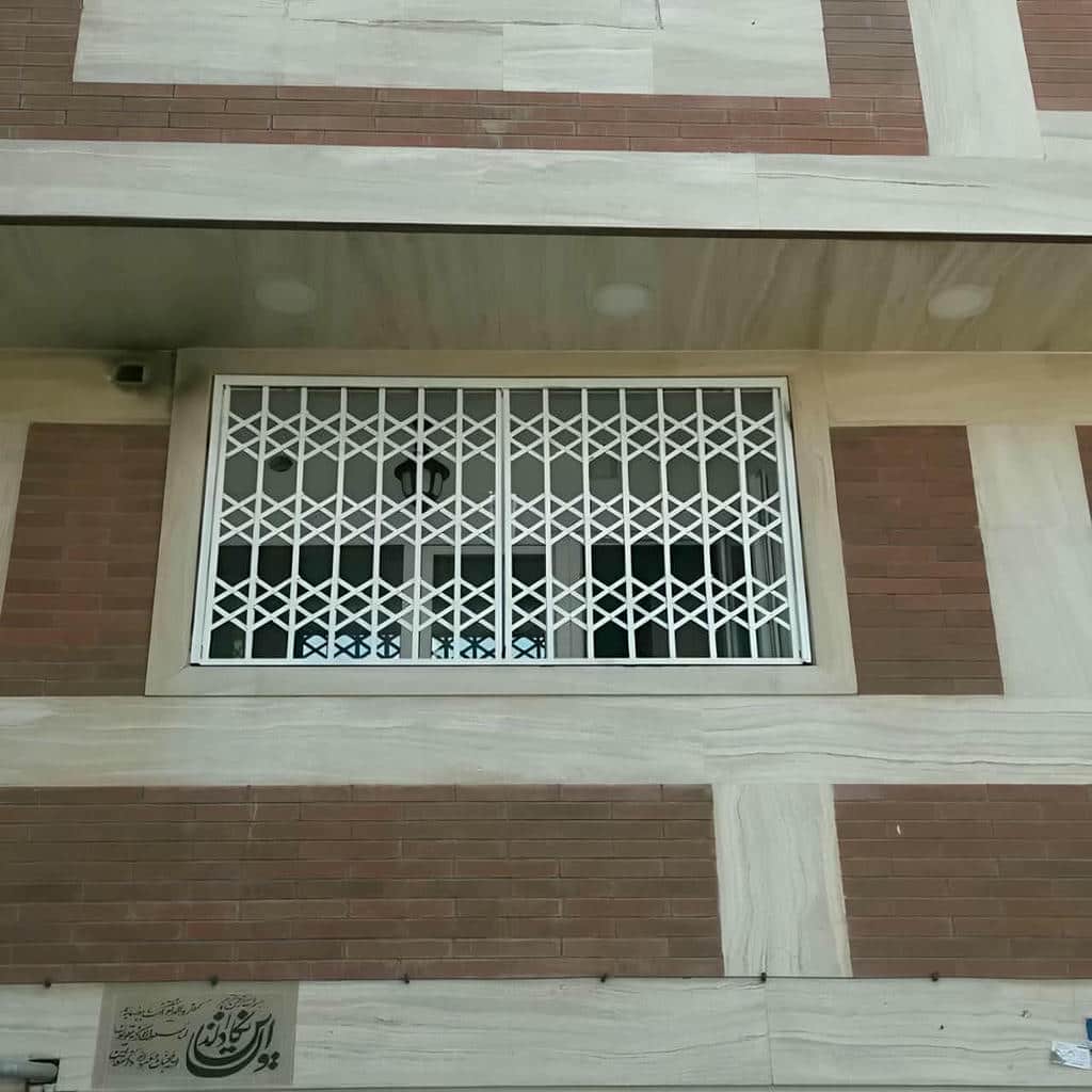 حفاظ پنجره متحرک با ساختار حرکتی