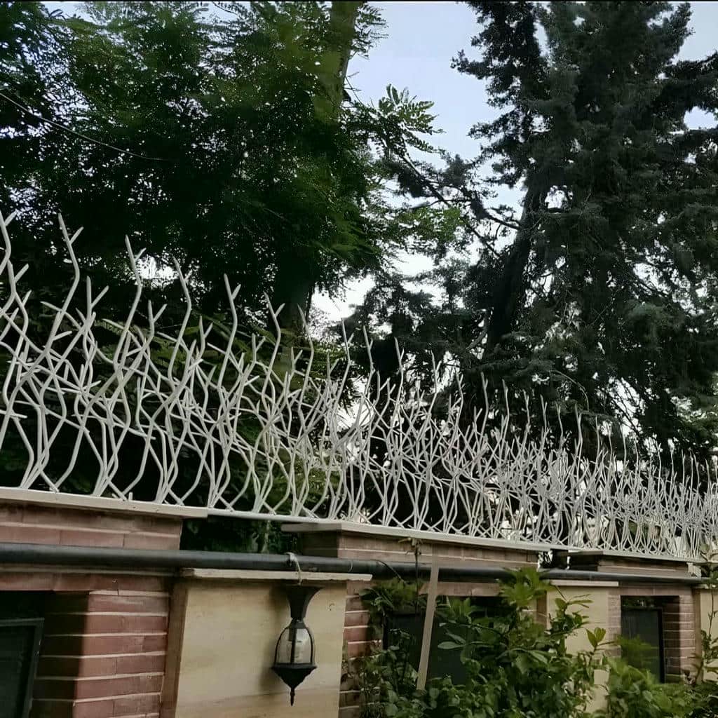 حفاظ دیوار نصب شده دور محوطه ویلایی زاهدان