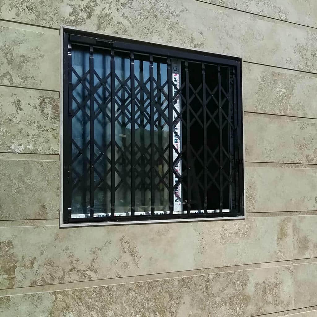 حفاظ پنجره با قاب مربع و میله افقی