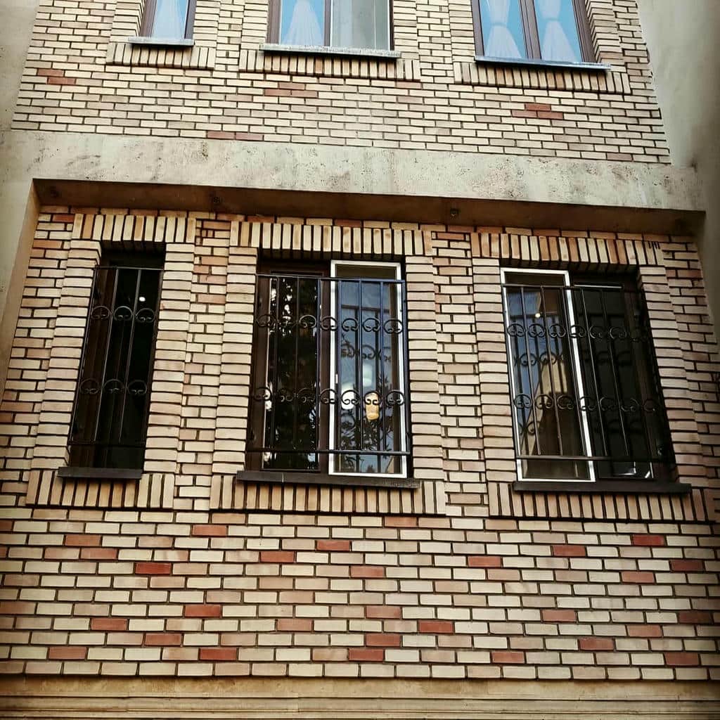 حفاظ پنجره عمودی طوسی برای اتاق نشیمن