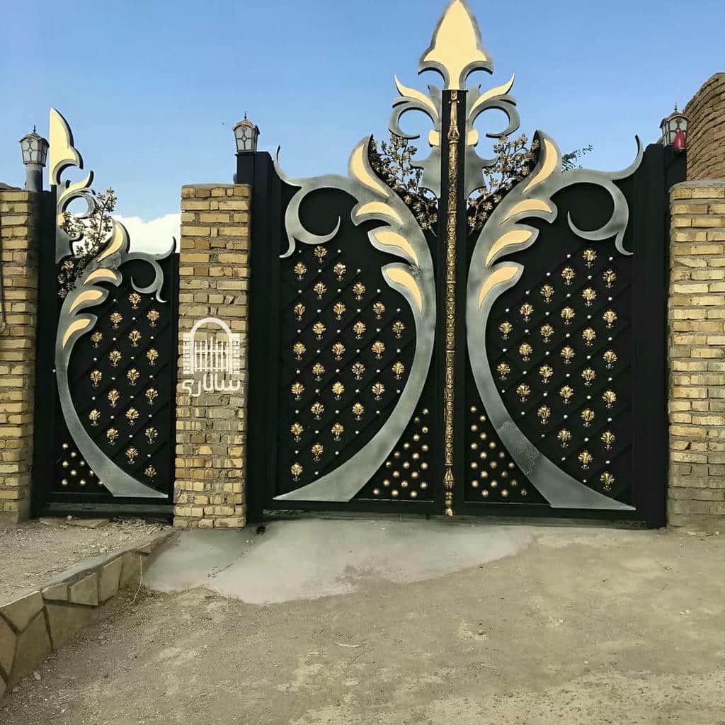 دستگیره کشیده روی لنگه آهنی رنگ شده