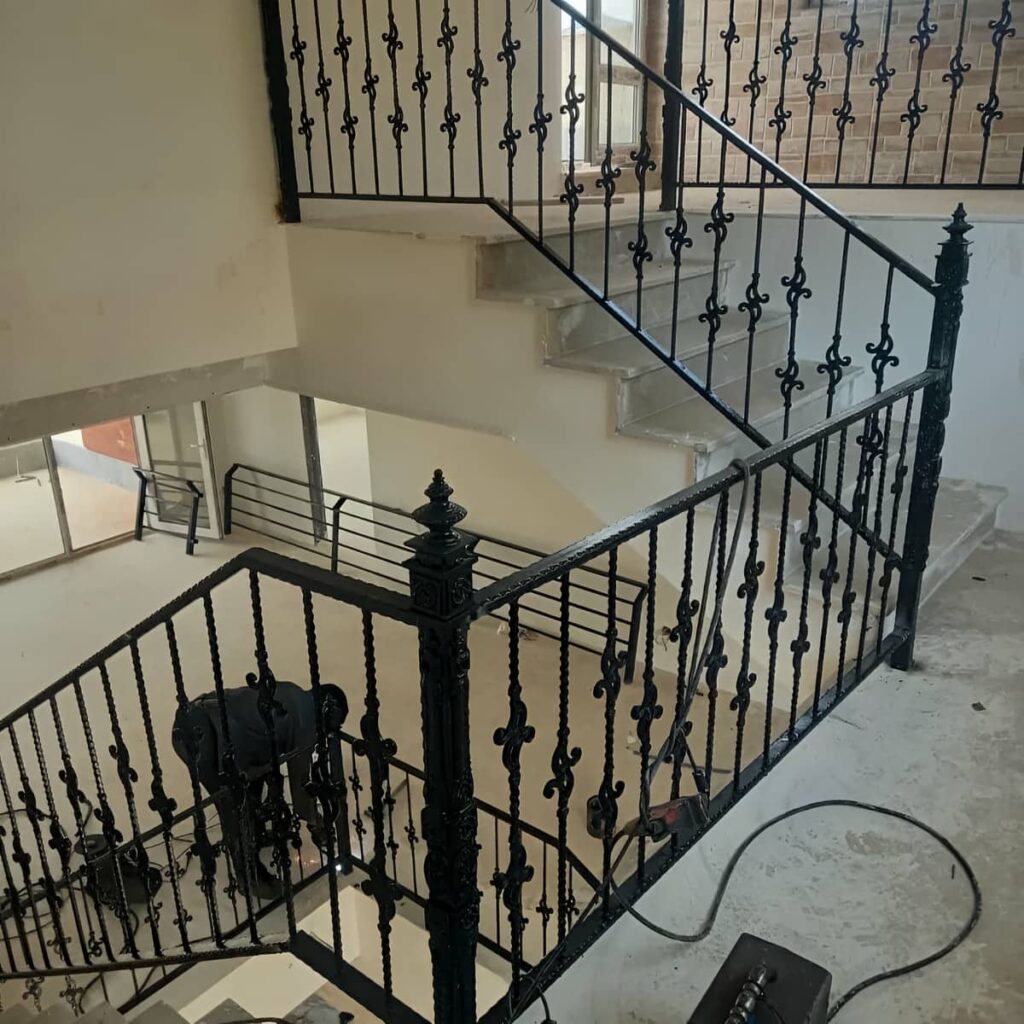 دست انداز یکپارچه کنار مسیر تردد سالمندان