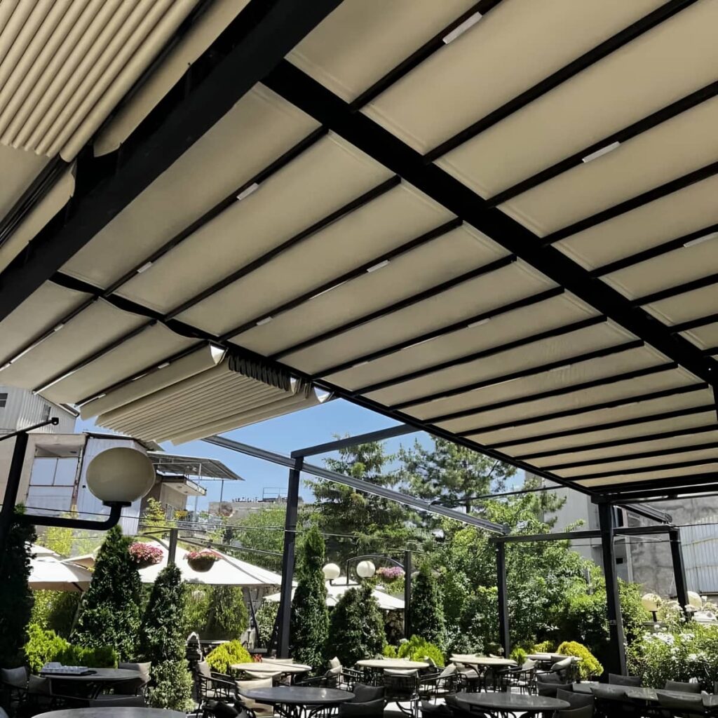 سایبان برقی نخودی بالای در خانه استان آذربایجان غربی
