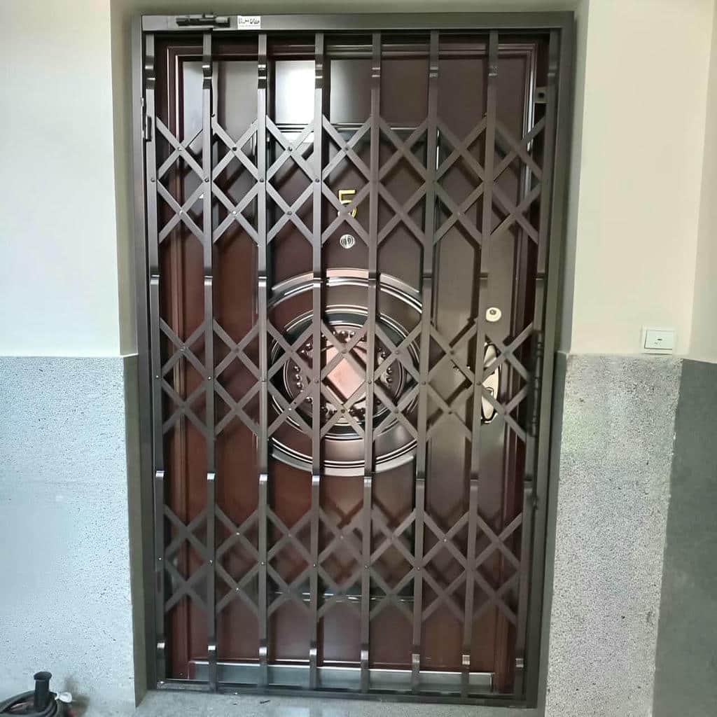 محافظ جمع‌شونده قهوه‌ای با مسیر عبور آزاد