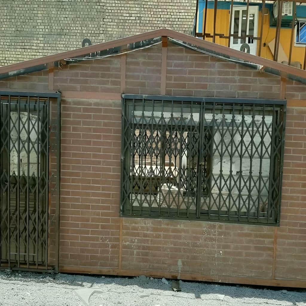 محافظ درب آپارتمان با دستگیره ساده نقره‌ای