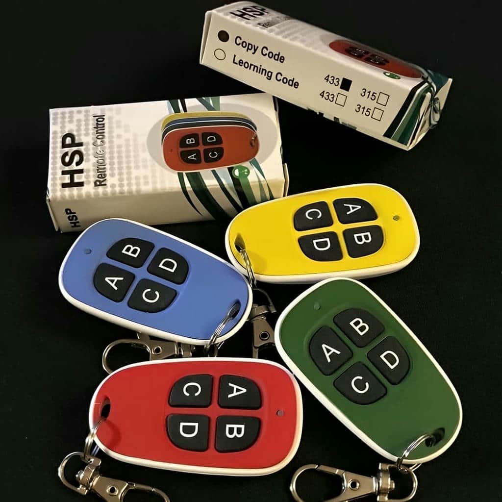 موتور ساید مشکی بالای پوشش ورودی انبار موتور ساید مشکی بالای پوشش ورودی انبار