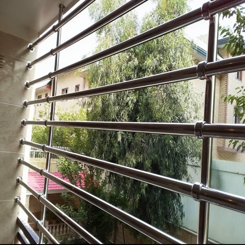 نرده بالکن استیل با دست‌انداز ممتد در استان خراسان رضوی