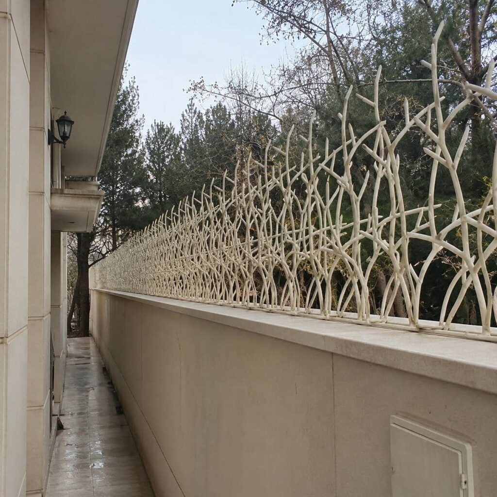 نرده سرنیزه ای ساده با اتصالات منظم نرده سرنیزه ای ساده با اتصالات منظم