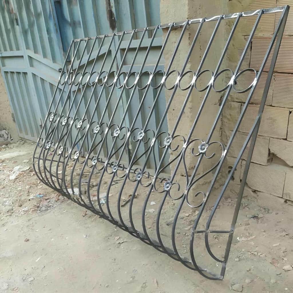 نرده پنجره لولایی با قفل دسترسی ایمن نرده پنجره لولایی با قفل دسترسی ایمن
