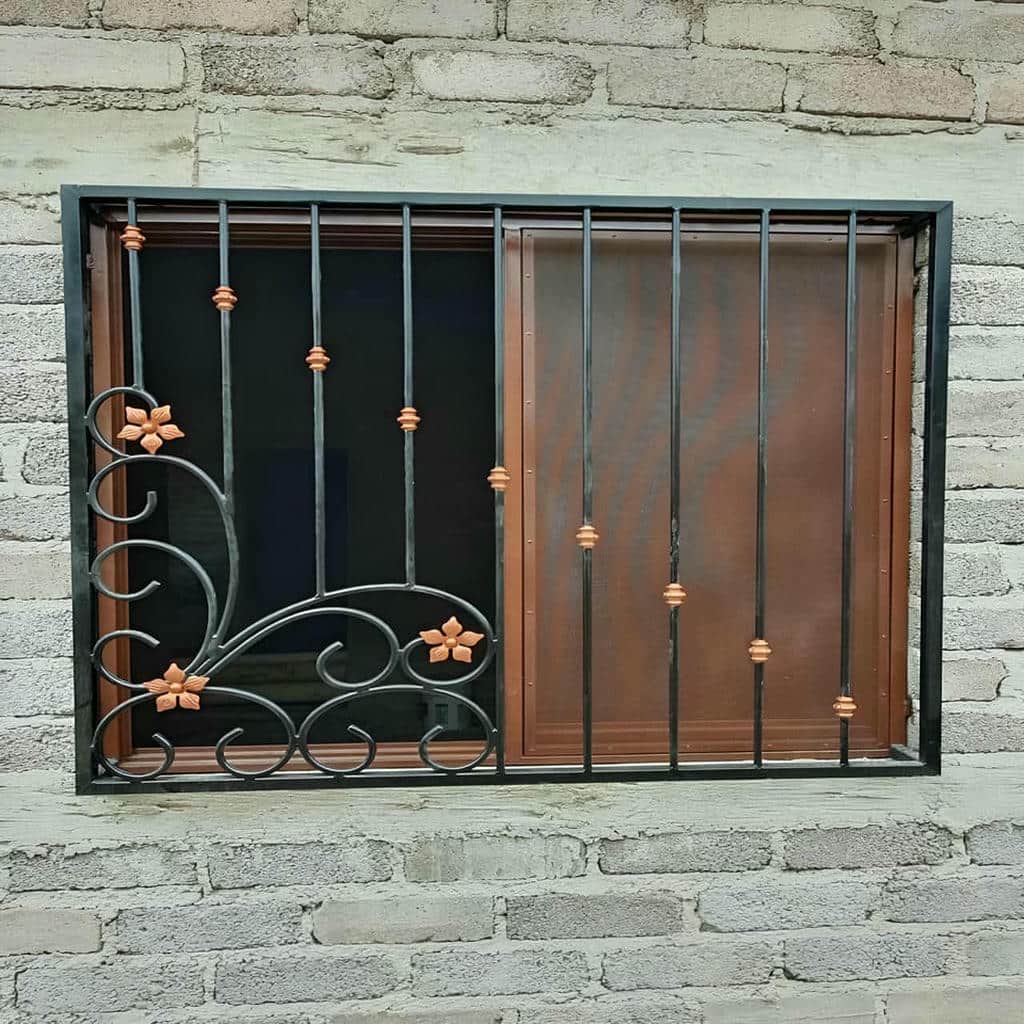 گارد پنجره سفید لولایی پروژه مسکونی استان ایلام