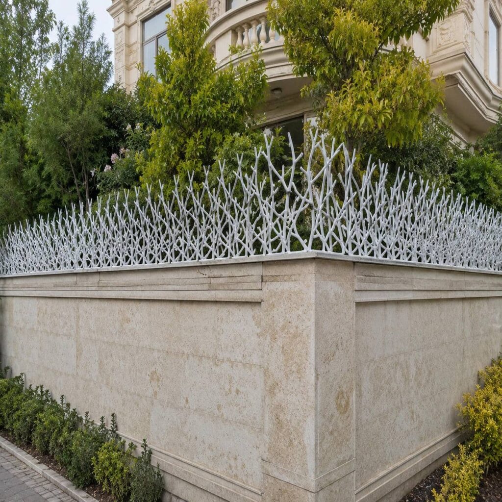 گارد پیرامونی با شاخه‌های نوک‌تیز دور از گذرگاه