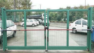 جک درب پارکینگ مشکی روی ورودی ویلای ارومیه