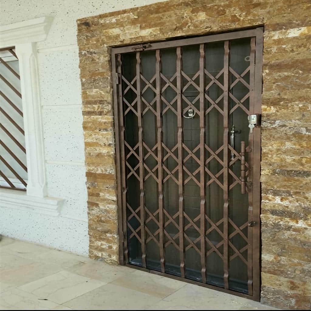 مرکز تخصصی فروش حفاظ درب آکاردئونی در استان بوشهر