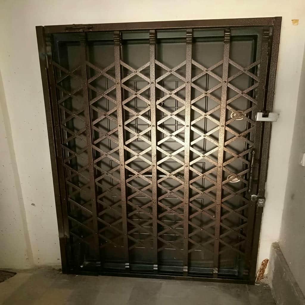 مرکز فروش حفاظ درب آکاردئونی مناسب اقلیم گرم و خشک در اصفهان و حومه