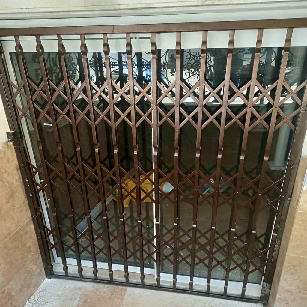 مرکز فروش حفاظ درب آکاردئونی قفل‌دار در کرج و حومه