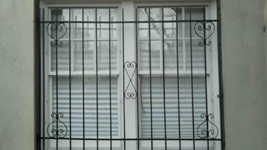حفاظ پنجره آهنی مشکی در استان کرمان زیر تابش آفتاب