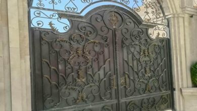 درب حیاط آهنی مشکی با دستگیره بلند در بجنورد