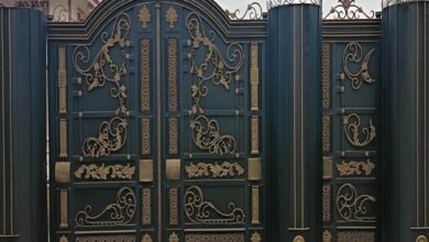 درب حیاط دولنگه سرمه ای با قفل مرکزی در کرمان