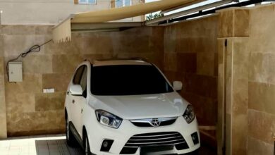 سایبان برقی سفید کنار در ورودی استان خراسان جنوبی